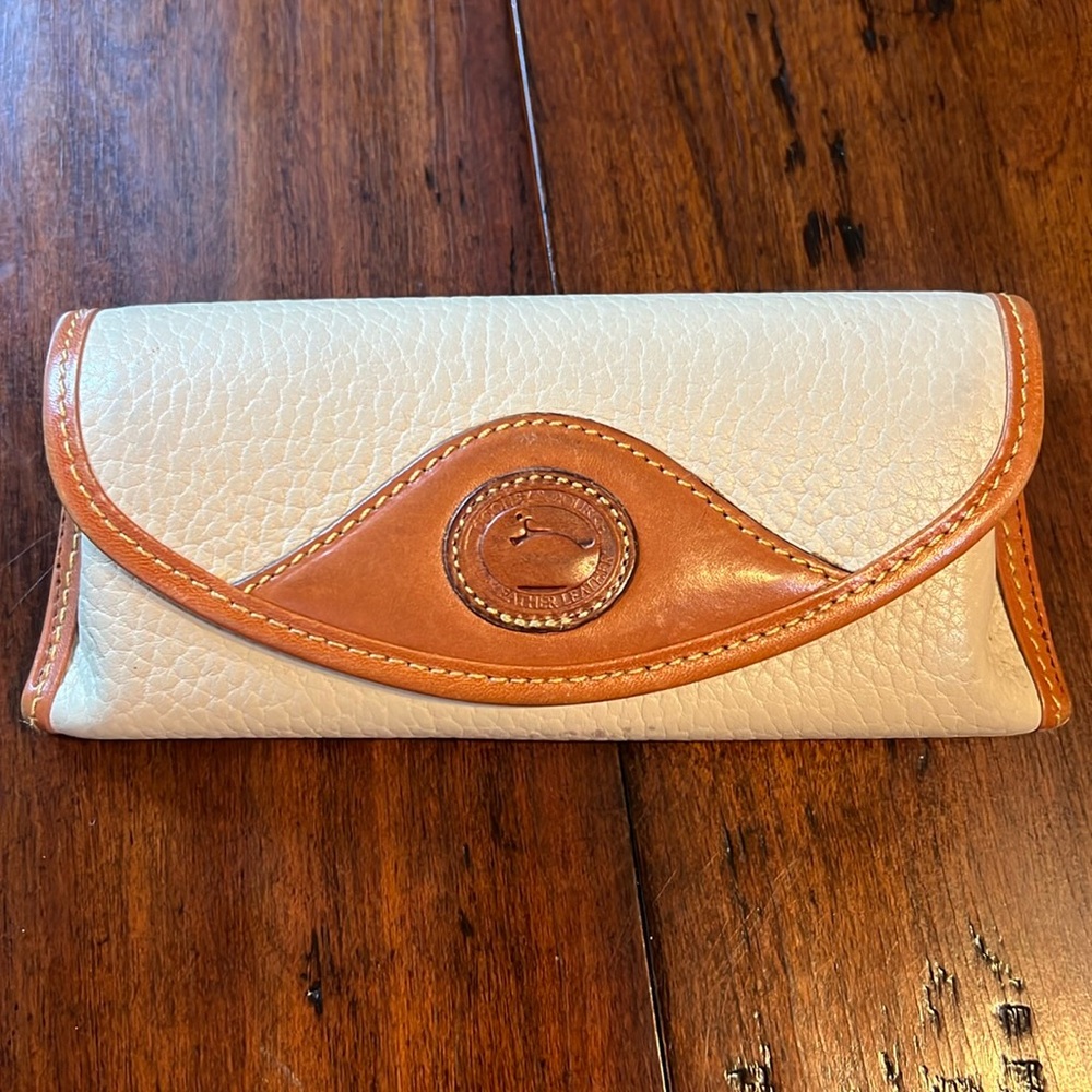 Vintage Dooney & Bourke Eyeglass Hard Case with Belt Loop in cream/tan